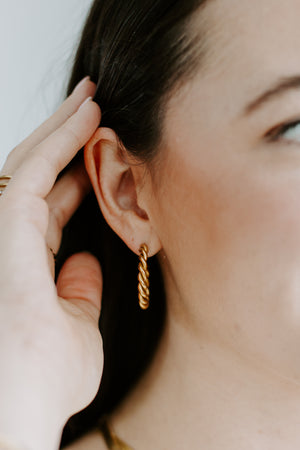 Not too big, not too little— these are the perfect everyday hoops for you, but with a twist! 14k Gold Plated Hypoallergenic Tarnish Resistant 30mm Hoops | Medium Twisted Loops | Non-tarnish 14k Jewellery EasyClubCo