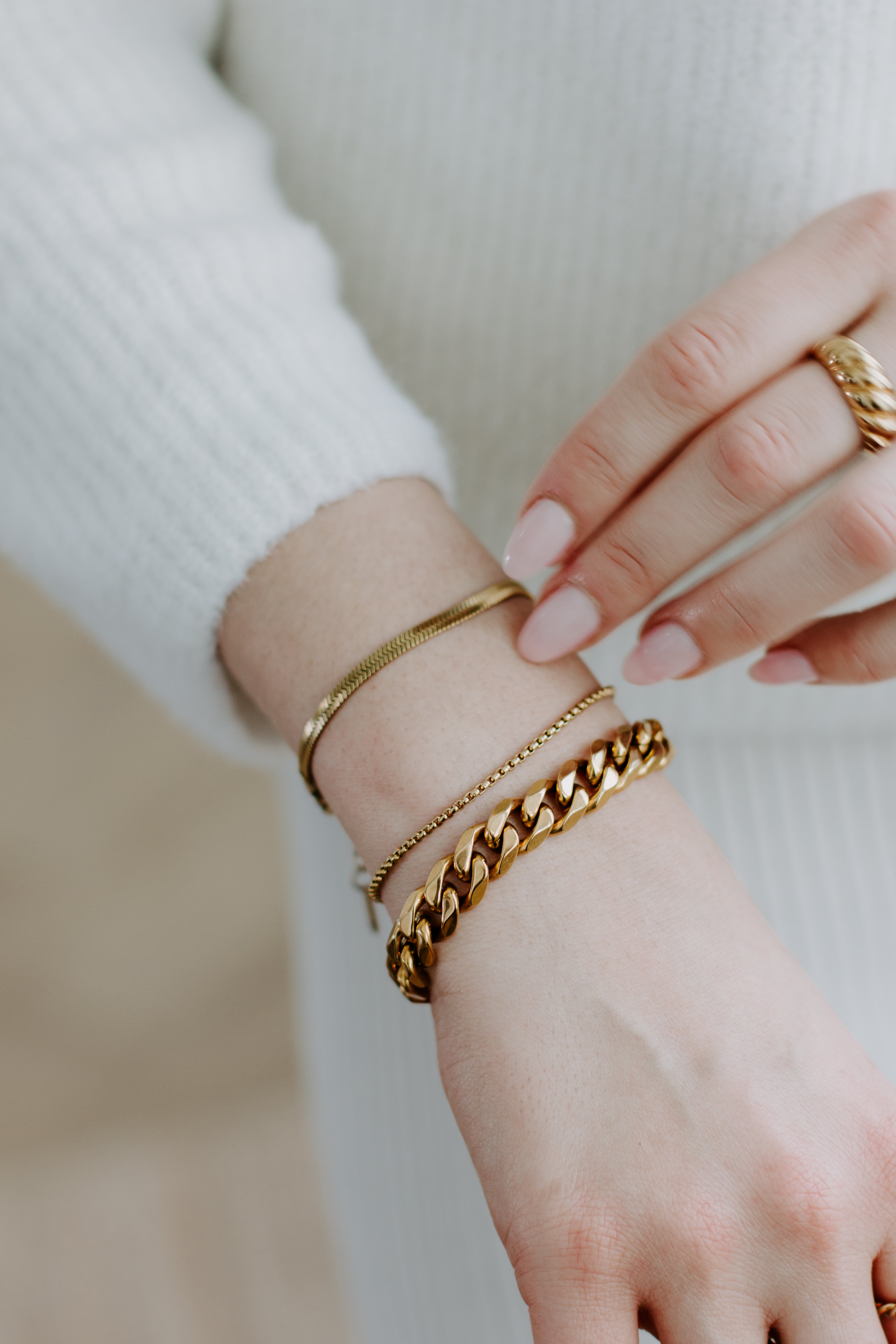 Trendy & bold, this thick curb chain will stand out in any stack! 14K Gold Plated Hypoallergenic Tarnish Resistant 11mm thick, 18cm length | The Thick Curb Bracelet | Non-tarnish 14k Jewellery EasyClubCo