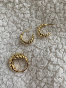 The most in style set right now. A croissant ring paired with matching croissant earrings, have your croissant & wear it too! 14K Gold Plated Hypoallergenic Tarnish Resistant Ring Sizes: 5, 6, 7 & 8 | Easy Croissant Set | Handmade Jewelry EasyClubCo