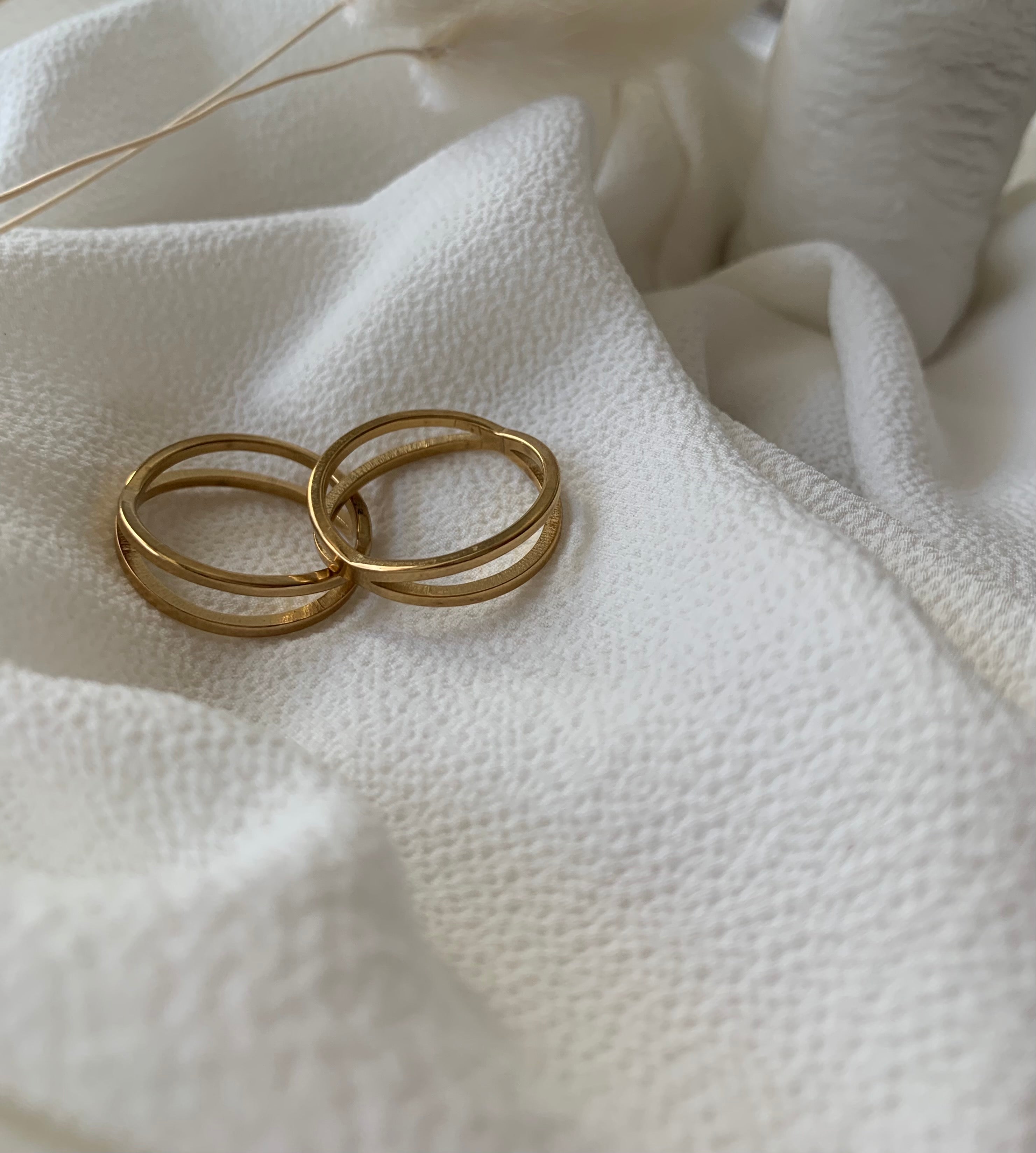 Refined elegance featuring two thin crossed bands! 14K Gold Plated Hypoallergenic Tarnish Resistant Available sizes: 6, 7, 8 | Marianne Ring | Non-tarnish 14k Jewellery EasyClubCo