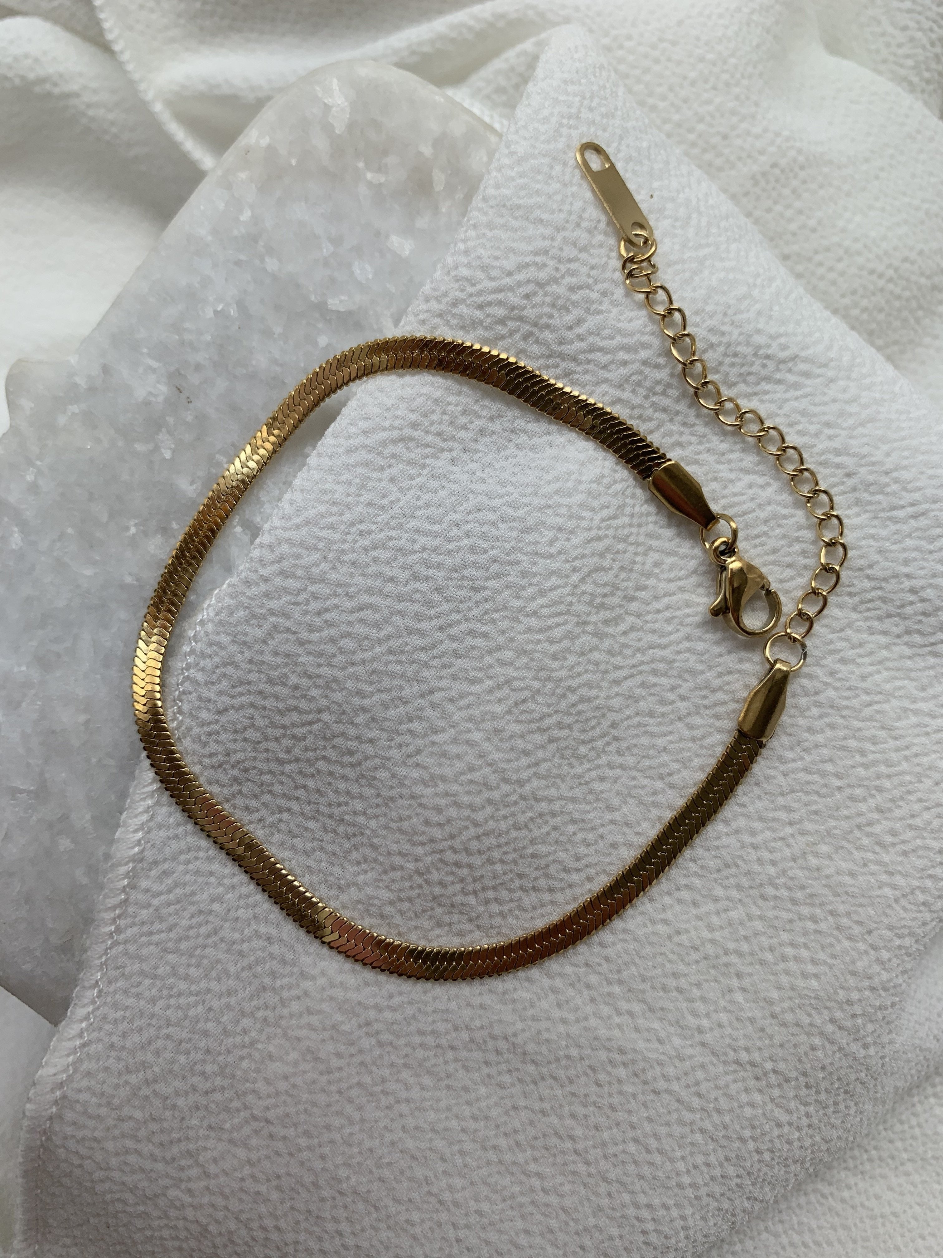 Chic and simple, it should already be on your wrist! gold plated stainless steel water resistant tarnish free 18 cm length, 3mm width adjustable heart extender attached | Easy Snake Bracelet | Non-tarnish 14k Jewellery EasyClubCo