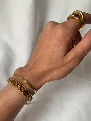 Classic and elegant, add the rope chain as the first or second bracelet on your wrist stack! 14K Gold Plated Hypoallergenic Tarnish Resistant 18cm length, adjustable | Easy Rope Chain Bracelet | Non-tarnish 14k Jewellery EasyClubCo