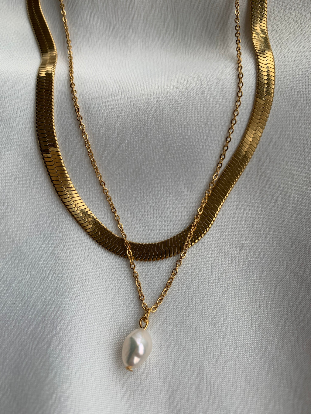 Add a beautiful pearl drop to your necklace stack! 14K Gold Plated Freshwater Pearl Tarnish Resistant Hypoallergenic 45cm, adjustable Choice of large or small Freshwater Pearl | Easy Pearl Drop Necklace | Non-tarnish 14k Jewellery EasyClubCo