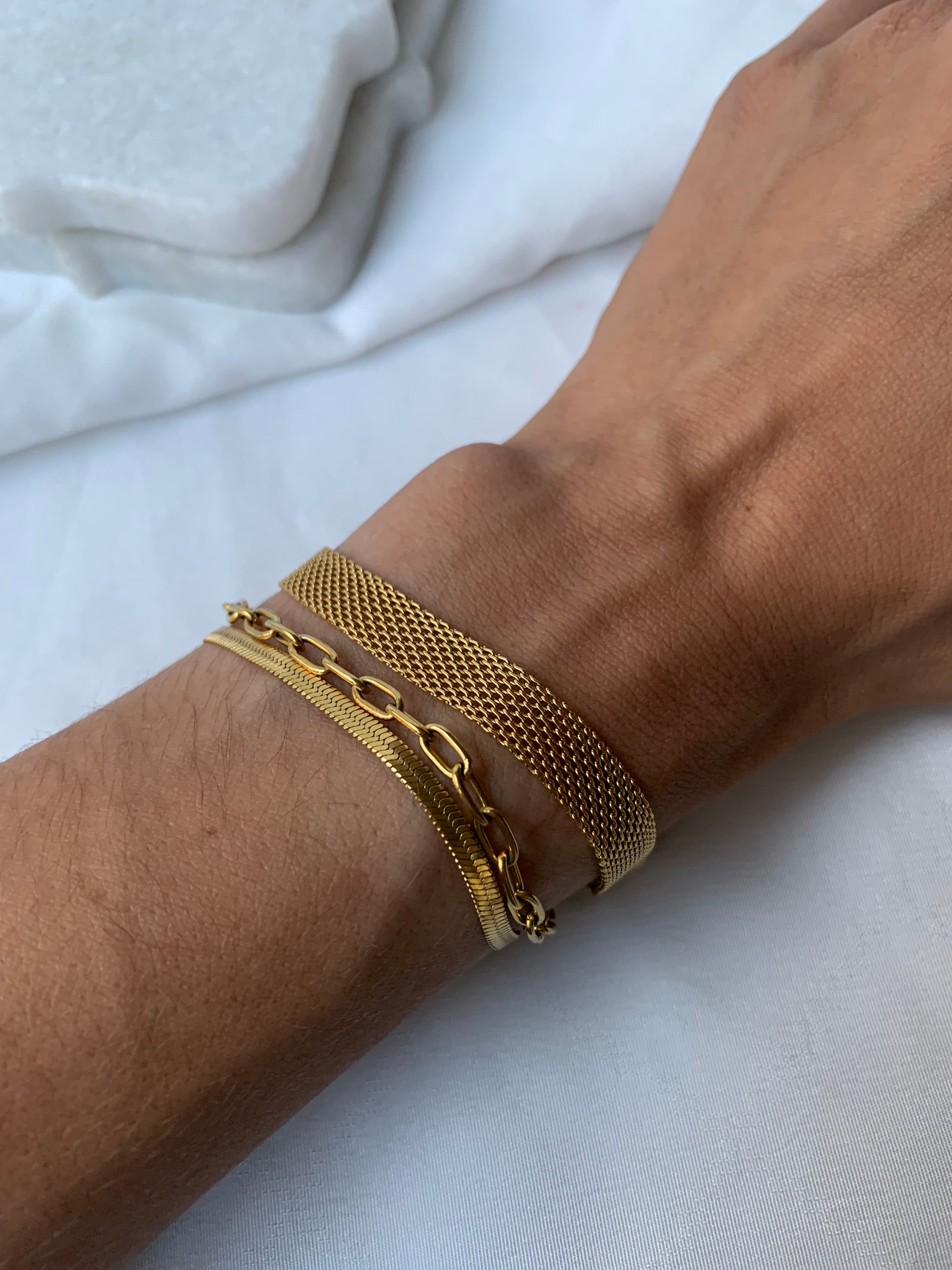 A chic mesh chain bracelet to start your wrist party! 14 Karat Gold + Stainless Steel Base Tarnish Resistant 18cm length, adjustable 6mm width | Easy Mesh Bracelet | Non-tarnish 14k Jewellery EasyClubCo
