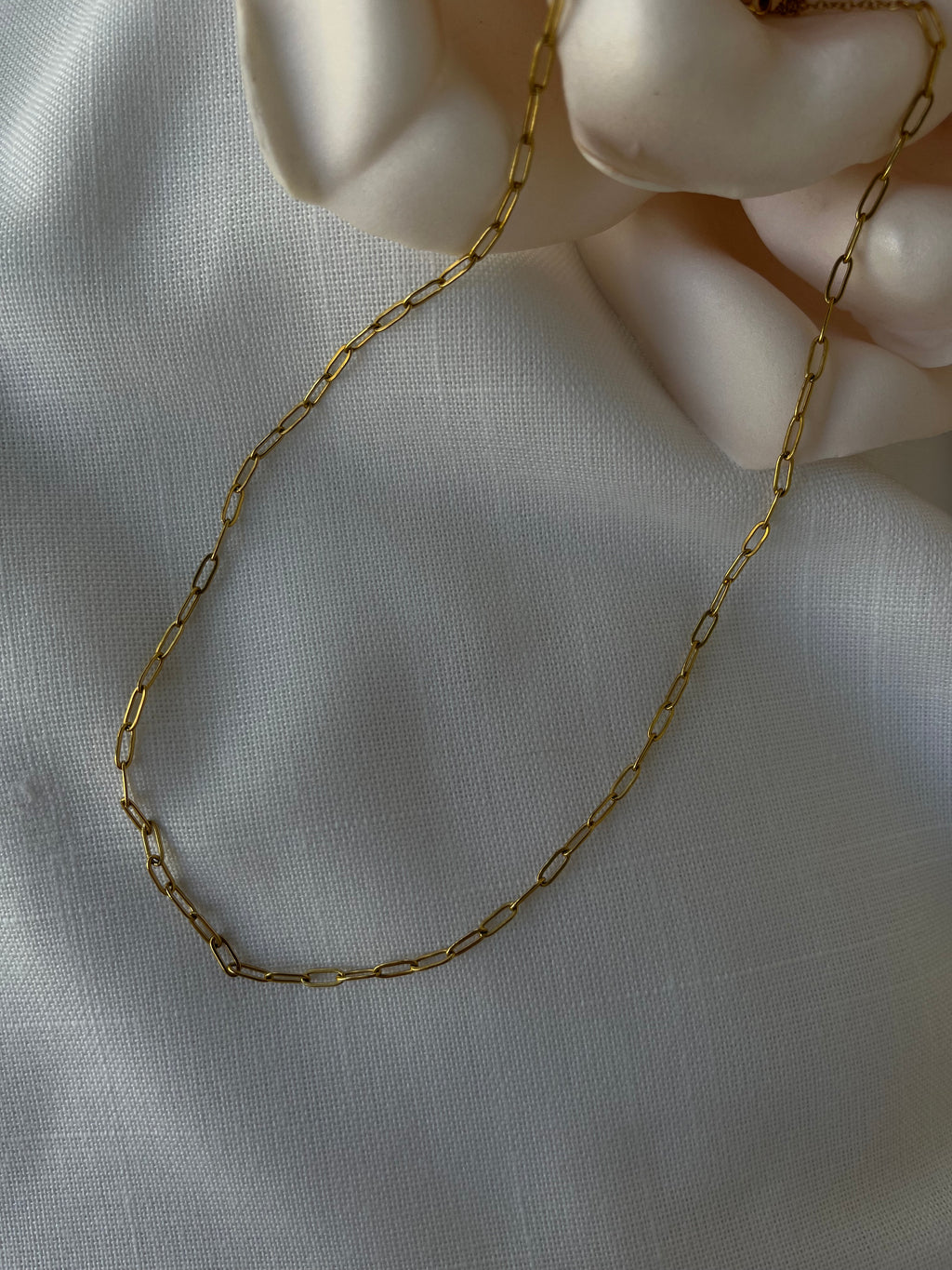 gold thin link chain necklace
